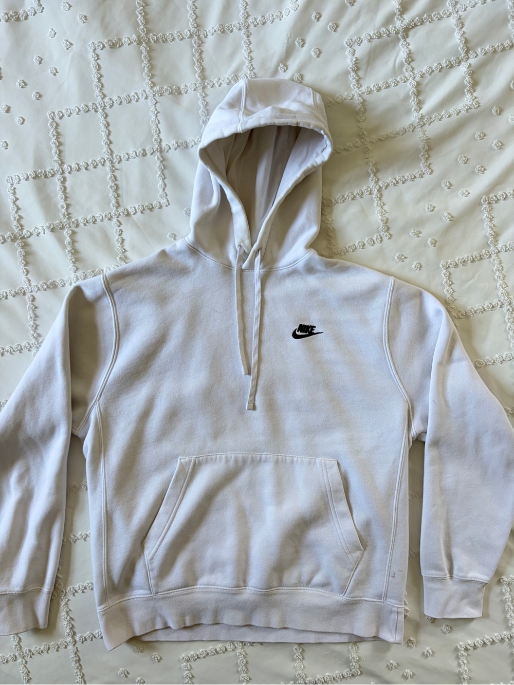 Nike Men’s White Pullover Hoodie Sweatshirt